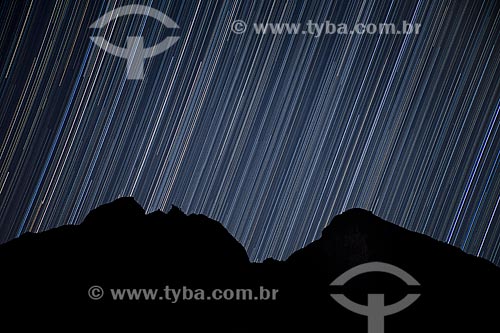  Vista de Star Trail (Trilha de estrelas) sobre montanhas de Itatiaia  - Resende - Rio de Janeiro (RJ) - Brasil