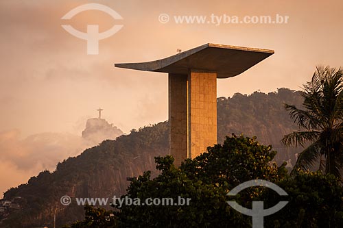  Vista do Monumento aos Mortos da Segunda Guerra Mundial (1959) - Monumento aos Pracinhas - Cristo Redentor ao fundo  - Rio de Janeiro - Rio de Janeiro (RJ) - Brasil