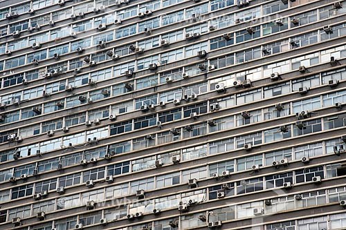  Aparelhos de ar condicionado na fachada do Condomínio Conjunto Nacional na Avenida Paulista  - São Paulo - São Paulo (SP) - Brasil
