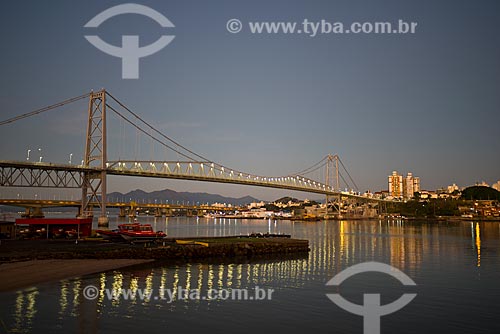  Vista noturna da Ponte Hercílio Luz após reforma   - Florianópolis - Santa Catarina (SC) - Brasil