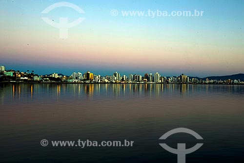  Vista noturna de Florianópolis à partir da Ponte Hercílio Luz  - Florianópolis - Santa Catarina (SC) - Brasil