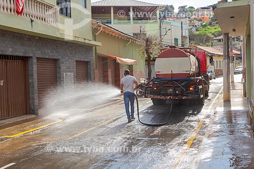  Higienização de ruas para combater pandemia do Covid 19 - Crise do Coronavírus  - Guarani - Minas Gerais (MG) - Brasil