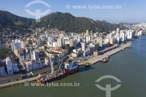 Foto feita com drone de navio lançador de fibra ótica e cabos sumbarinos em alto mar atracado no porto de Vitória - Vitória - Espírito Santo (ES) - Brasil