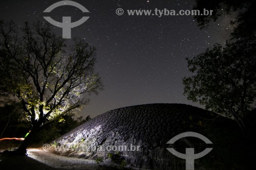Foto noturna da Pedra da Tartaruga - Parque Nacional Sete Cidades - Piripiri - Piauí (PI) - Brasil