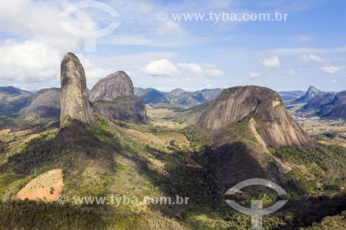 Foto feita com drone do Morro da Agulha - Monumento Natural dos Pontões Capixabas - Pancas - Espírito Santo (ES) - Brasil
