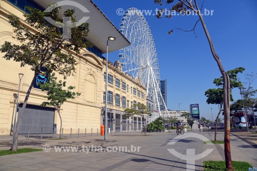 Roda gigante para turistas no centro da cidade - Rio de Janeiro - Rio de Janeiro (RJ) - Brasil