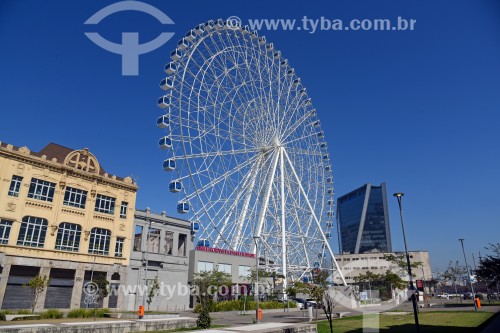 Roda gigante para turistas no centro da cidade - Rio de Janeiro - Rio de Janeiro (RJ) - Brasil
