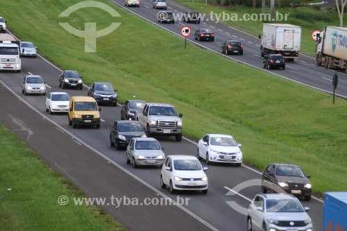 Trânsito congestionado na Rodovia Washington Luís entre São José do Rio Preto e Mirassol - São José do Rio Preto - São Paulo (SP) - Brasil