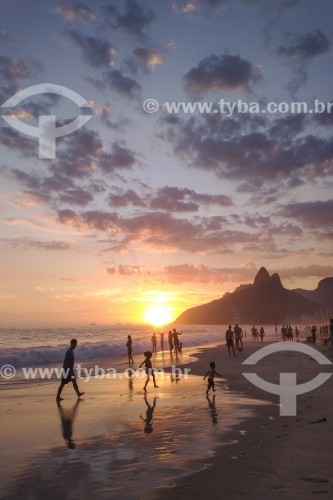 Vista do pôr do sol a partir da Praia de Ipanema  - Rio de Janeiro - Rio de Janeiro (RJ) - Brasil