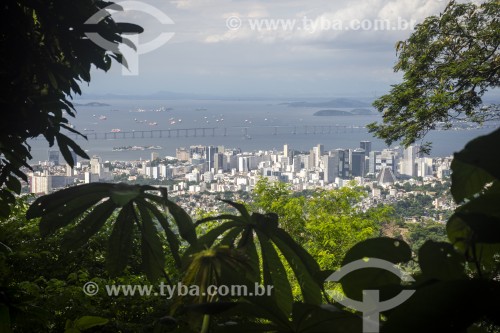 Vista do Centro da cidade e da Baía de Guanabara a partir do Parque Nacional da Tijuca - Rio de Janeiro - Rio de Janeiro (RJ) - Brasil