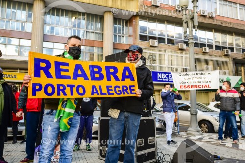 Manifestação em frente à prefeitura de Porto Alegre durante a Crise do Coronavírus - Porto Alegre - Rio Grande do Sul (RS) - Brasil