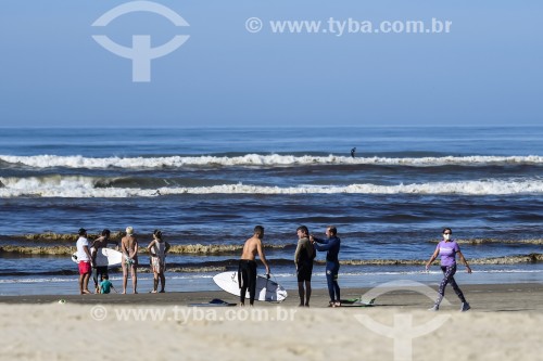 Surfistas na Praia Atlântida - Xangri-lá - Rio Grande do Sul (RS) - Brasil