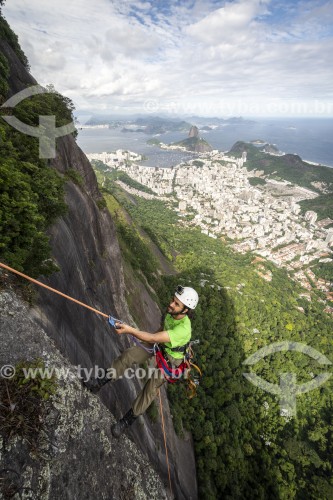 Alpinista durante escalada no Morro do Corcovado - Rio de Janeiro - Rio de Janeiro (RJ) - Brasil