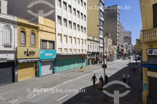 Foto feita com drone da Rua 25 de Março com as lojas fechadas devido a quarentena imposta pelo Covid-19 - São Paulo - São Paulo (SP) - Brasil