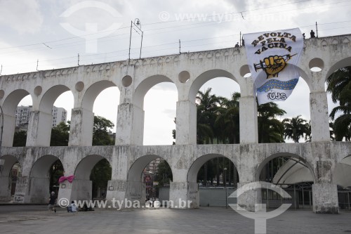 Faixa de Protesto nos Arcos da Lapa pela vacinação da Covid 19 - Rio de Janeiro - Rio de Janeiro (RJ) - Brasil