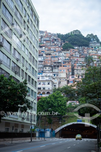 Favela do Cantagalo visto da Rua Raul Pompéia com o Túnel Sá Freire Alvim - Rio de Janeiro - Rio de Janeiro (RJ) - Brasil