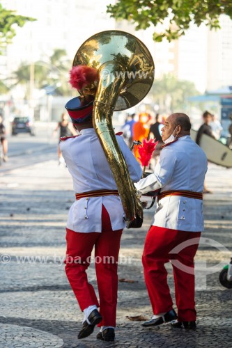 Músico da banda de música do Corpo de Bombeiros Militares do Rio de Janeiro (1856) durante as homenagens do Dia de São Jorge no Forte de Copacabana - Rio de Janeiro - Rio de Janeiro (RJ) - Brasil