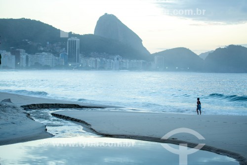 Língua negra na Praia de Copacabana  - Rio de Janeiro - Rio de Janeiro (RJ) - Brasil