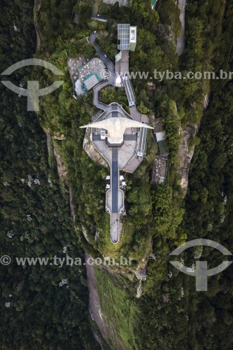 Foto feita com drone da estátua do Cristo Redentor - Visão vertical - Rio de Janeiro - Rio de Janeiro (RJ) - Brasil