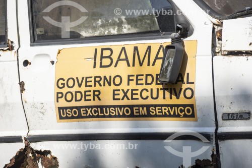 Carro do IBAMA destruído e sucateado - Seropédica - Rio de Janeiro (RJ) - Brasil