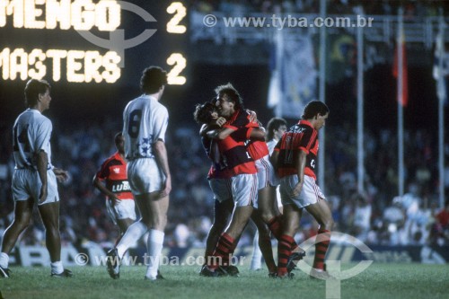 Zico e jogadores comemorando gol - Jogo de despedida de Zico - Rio de Janeiro - Rio de Janeiro (RJ) - Brasil