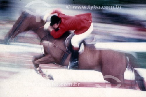 Equitação: Cavaleiro e cavalo praticando salto - Anos 80 - Rio de Janeiro - Rio de Janeiro (RJ) - Brasil