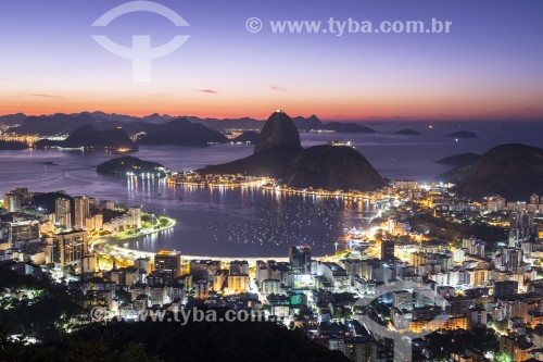 Vista da Enseada de Botafogo com o Pão de Açúcar durante o amanhecer a partir do Mirante Dona Marta  - Rio de Janeiro - Rio de Janeiro (RJ) - Brasil