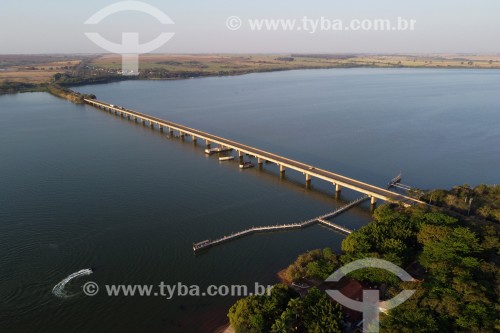 Foto feita com drone de Ponte sobre o Rio Tietê na Rodovia Assis Chateaubriand - SP-425 - Barbosa - São Paulo (SP) - Brasil