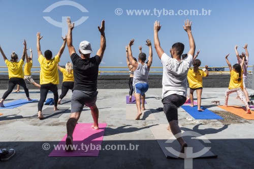 Praticantes de Yoga ao ar livre - Rio de Janeiro - Rio de Janeiro (RJ) - Brasil