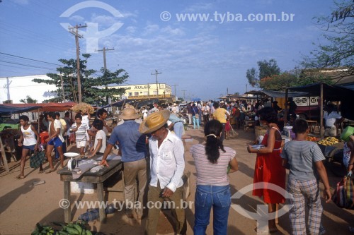 Pessoas andando em feira-livre - Ji-Paraná - Rondônia (RO) - Brasil