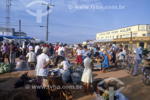 Pessoas andando em feira-livre - Ji-Paraná - Rondônia (RO) - Brasil