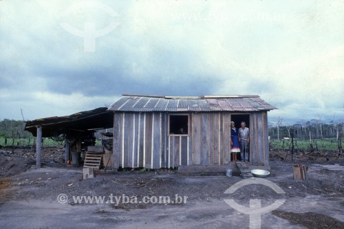 Casa de colonos em pequena propriedade rural - Anos 80 - Porto Velho - Rondônia (RO) - Brasil