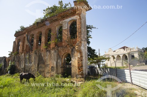 Ruínas do Trapiche, antigo centro comercial construído no século 19 na margem do Rio Itapemirim - Marataízes - Espírito Santo (ES) - Brasil