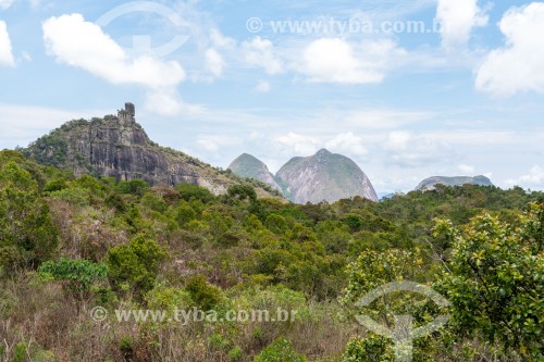 Vista do Pico da Caixa de Fósforo e a Pedra do Chapéu de Bruxa à direita no Parque Estadual dos Três Picos  - Nova Friburgo - Rio de Janeiro (RJ) - Brasil