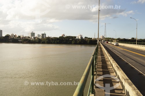 Passarela para pedestres em ponte da rodovia BR-101 sobre o rio Doce - Linhares - Espírito Santo (ES) - Brasil