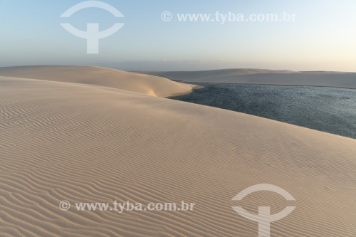 Lagoa e dunas no Parque Nacional dos Lençóis Maranhenses  - Barreirinhas - Maranhão (MA) - Brasil