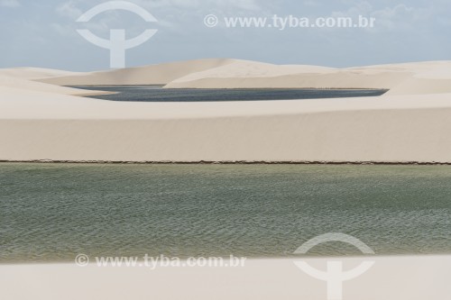 Lagoa e dunas no Parque Nacional dos Lençóis Maranhenses  - Barreirinhas - Maranhão (MA) - Brasil