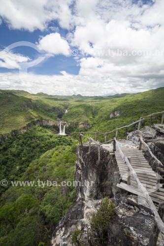 Vista da Cachoeira dos Saltos no Parque Nacional da Chapada dos Veadeiros a partir do Mirante da Janela  - Alto Paraíso de Goiás - Goiás (GO) - Brasil