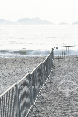 Grades móveis para demarcação de eventos na areia da Praia de Copacabana - Rio de Janeiro - Rio de Janeiro (RJ) - Brasil
