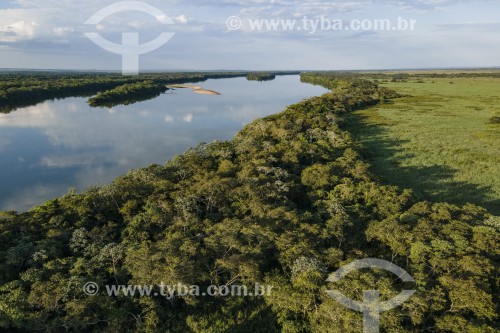 Rio Paraná - Parque Nacional de Ilha Grande - Divisa entre os estados do Paraná e Mato Grosso - Altônia - Paraná (PR) - Brasil