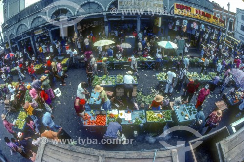 Feira no Mercado Ver-o-peso - Anos 80 - Belém - Pará (PA) - Brasil