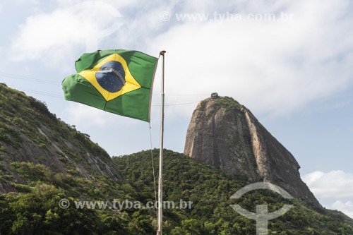Bandeira do Brasil com Pão de Açúcar ao fundo - Rio de Janeiro - Rio de Janeiro (RJ) - Brasil