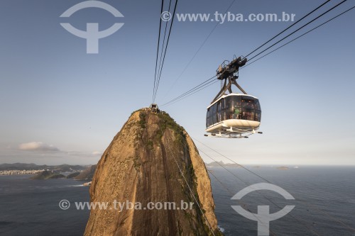Bondinho fazendo a travessia entre o Morro da Urca e o Pão de Açúcar  - Rio de Janeiro - Rio de Janeiro (RJ) - Brasil