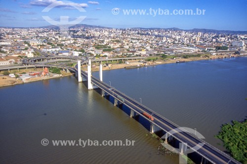 Vista aérea da ponte sobre o Delta do Rio Jacuí - BR-116 - Porto Alegre - Rio Grande do Sul (RS) - Brasil