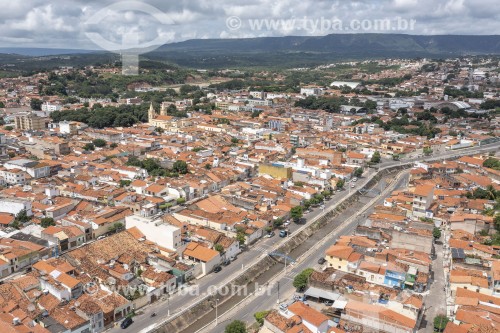 Foto feita com drone do centro da cidade com o Rio Granjeiro canalizado abaixo - Crato - Ceará (CE) - Brasil