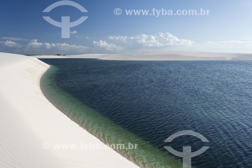 Lagoa e dunas no Parque Nacional dos Lençóis Maranhenses  - Santo Amaro do Maranhão - Maranhão (MA) - Brasil