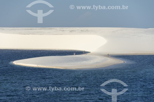 Lagoa e dunas no Parque Nacional dos Lençóis Maranhenses  - Santo Amaro do Maranhão - Maranhão (MA) - Brasil