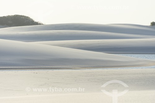 Lagoa e dunas no Parque Nacional dos Lençóis Maranhenses  - Santo Amaro do Maranhão - Maranhão (MA) - Brasil