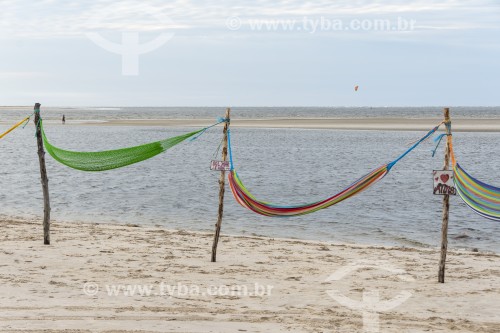 Redes para relaxar na praia de Atins próximo ao Parque Nacional dos Lençóis Maranhenses  - Barreirinhas - Maranhão (MA) - Brasil