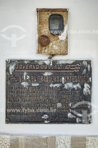 Placa de ferro na parede da Casa das Rendeiras - Parnaíba - Piauí (PI) - Brasil